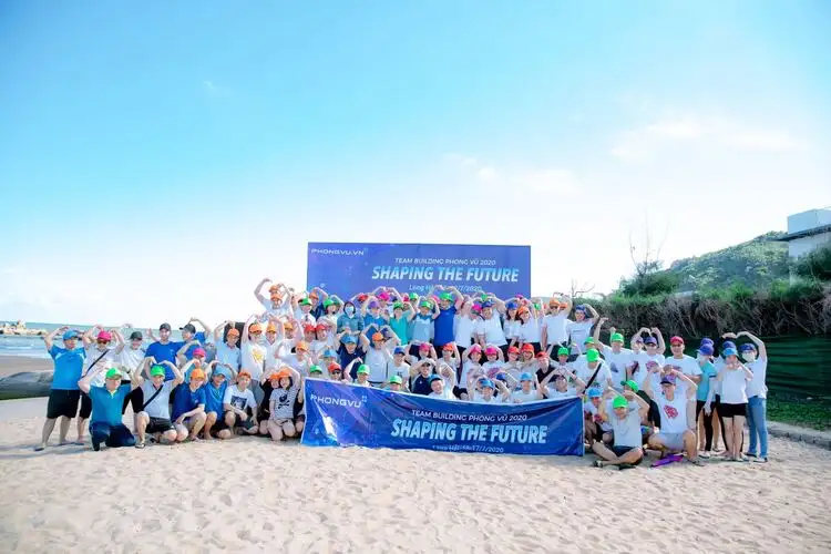 Đội nhóm doanh nghiệp hoạt động teambuilding chuyên nghiệp