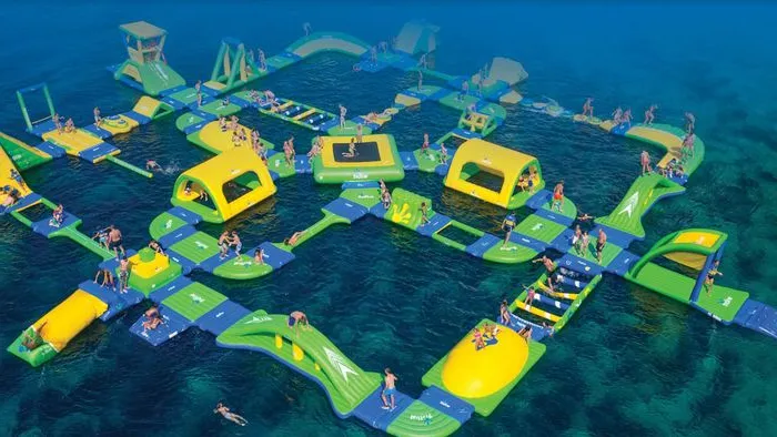 to chuc teambuilding tren bien